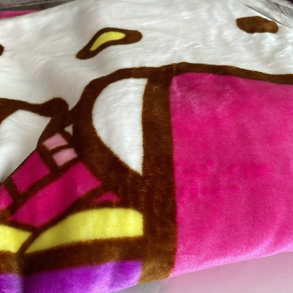Hello Kitty Blanket Throw - Picture 4 of 4